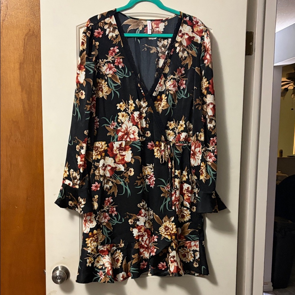 Xhilaration Black Floral Long Sleeve Dress. Size  XXL